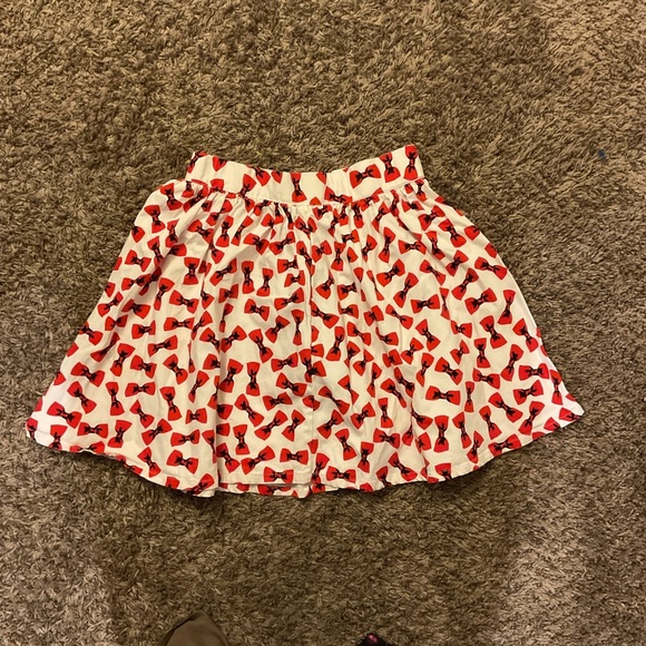 Red Bow Patterned Skirt - Picture 2 of 8
